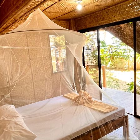 Amami Beachfront Villa With Private Beach ปูแอร์โตกาเลรา ภายนอก รูปภาพ