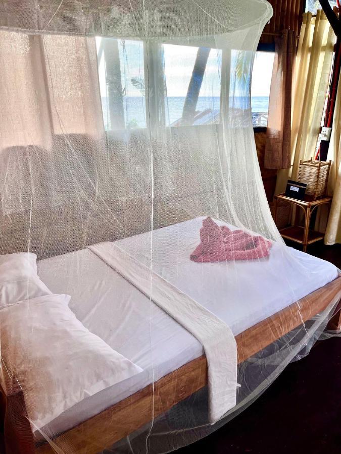 Amami Beachfront Villa With Private Beach ปูแอร์โตกาเลรา ภายนอก รูปภาพ