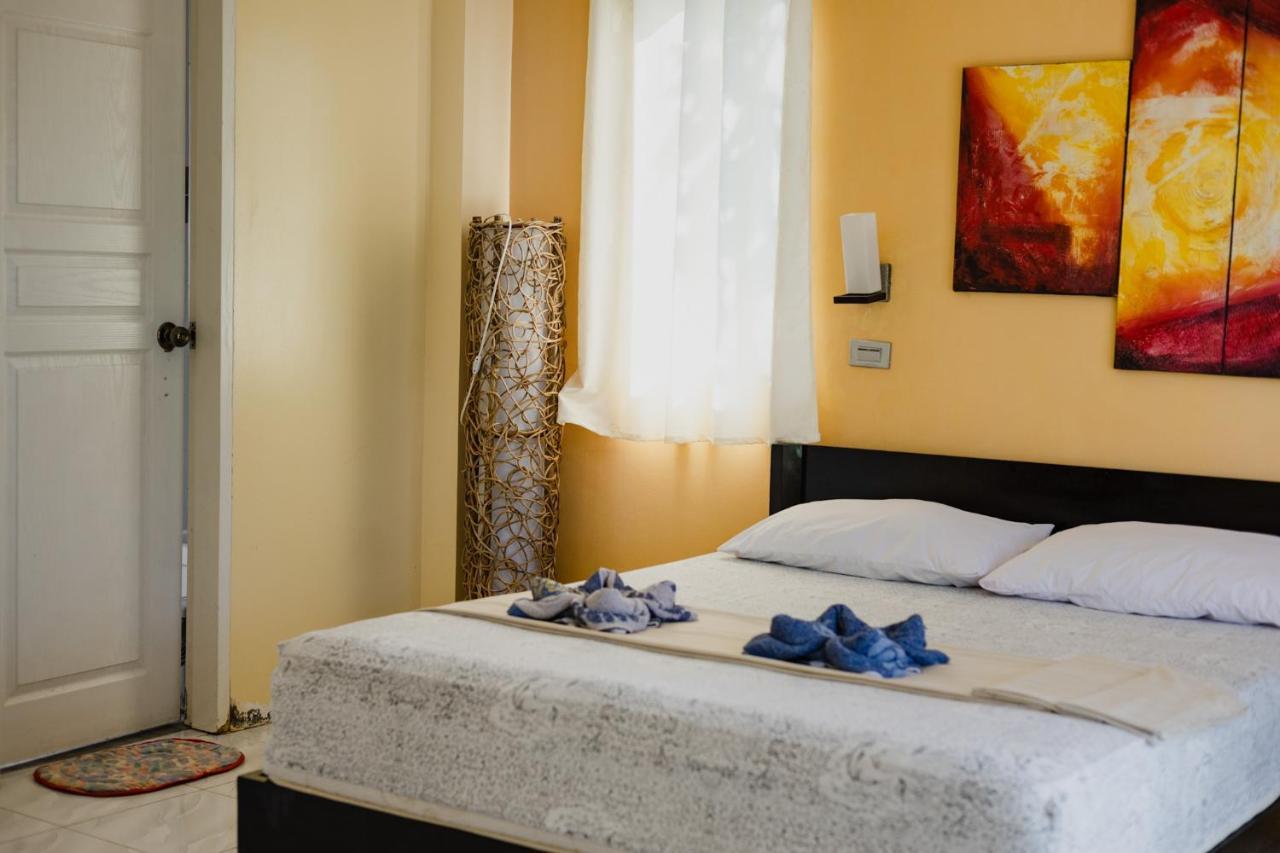 Amami Beachfront Villa With Private Beach ปูแอร์โตกาเลรา ภายนอก รูปภาพ