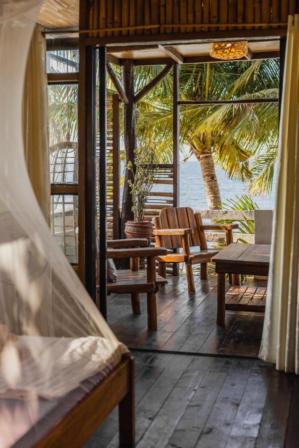 Amami Beachfront Villa With Private Beach ปูแอร์โตกาเลรา ภายนอก รูปภาพ