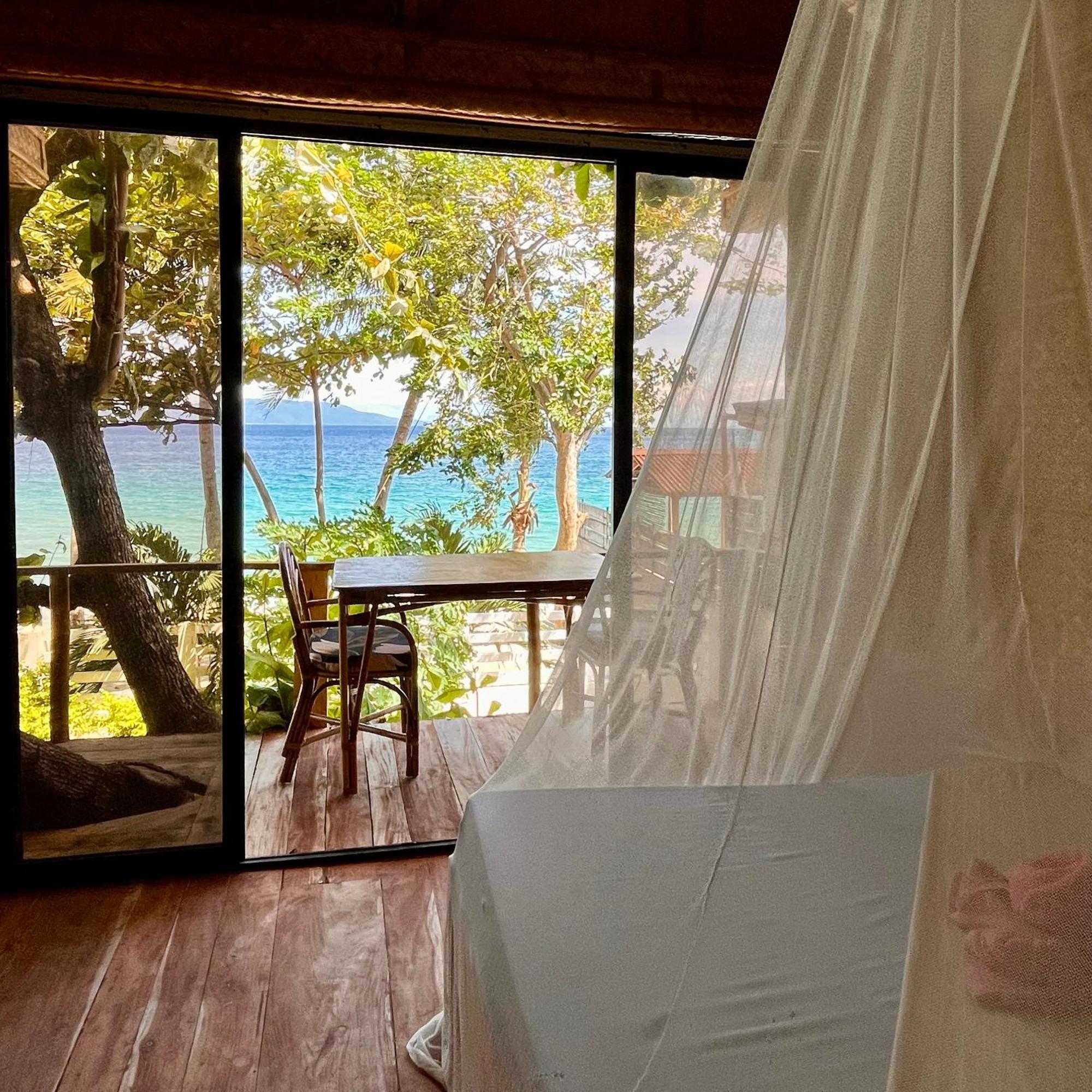 Amami Beachfront Villa With Private Beach ปูแอร์โตกาเลรา ภายนอก รูปภาพ