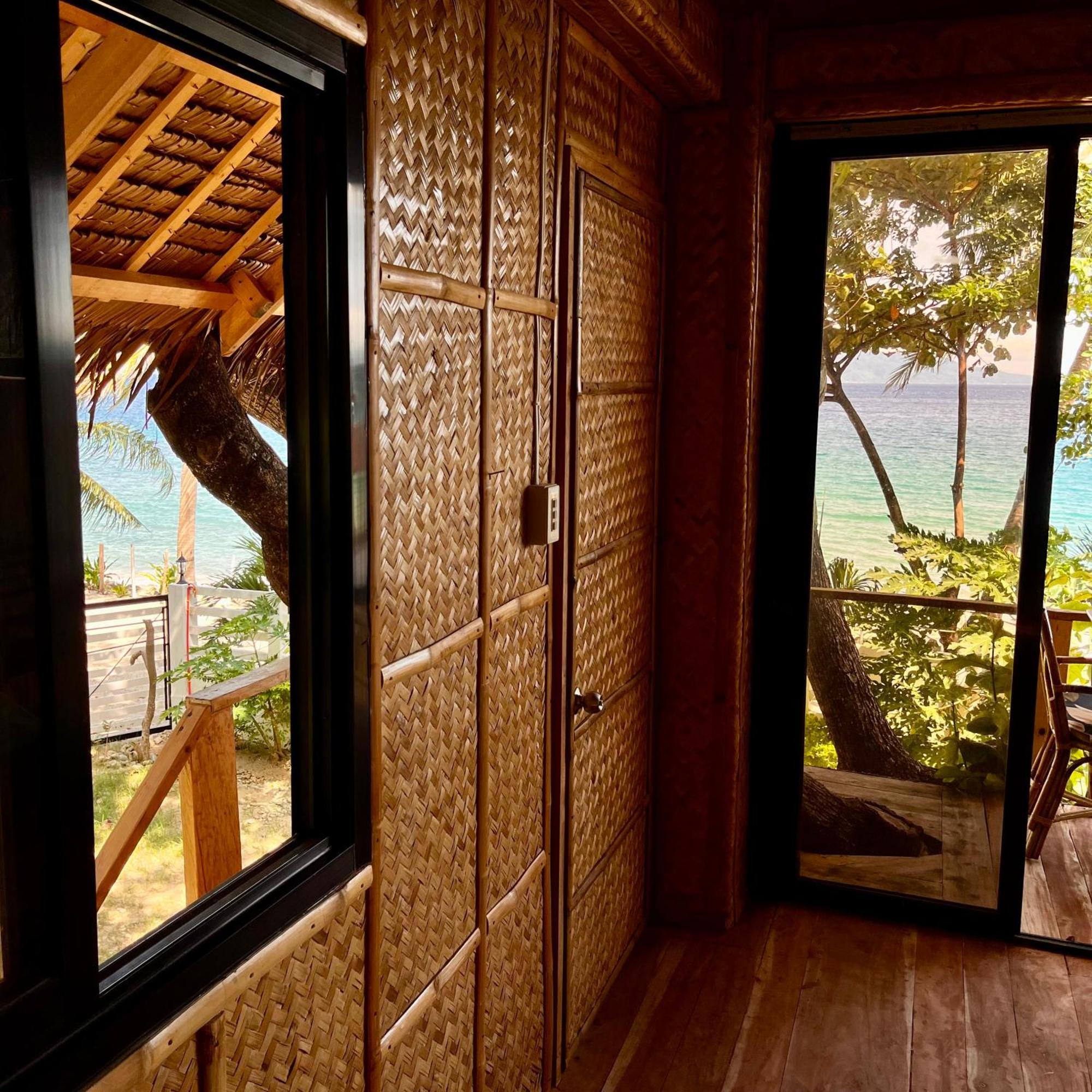 Amami Beachfront Villa With Private Beach ปูแอร์โตกาเลรา ภายนอก รูปภาพ