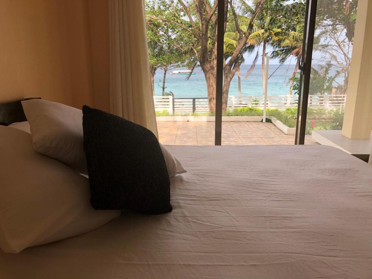 Amami Beachfront Villa With Private Beach ปูแอร์โตกาเลรา ภายนอก รูปภาพ